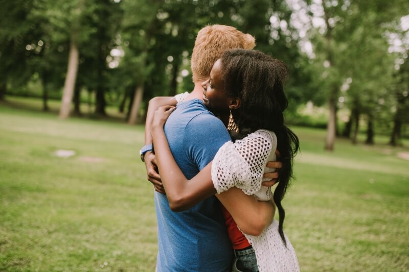 Pourquoi les câlins sont importants dans un couple ?